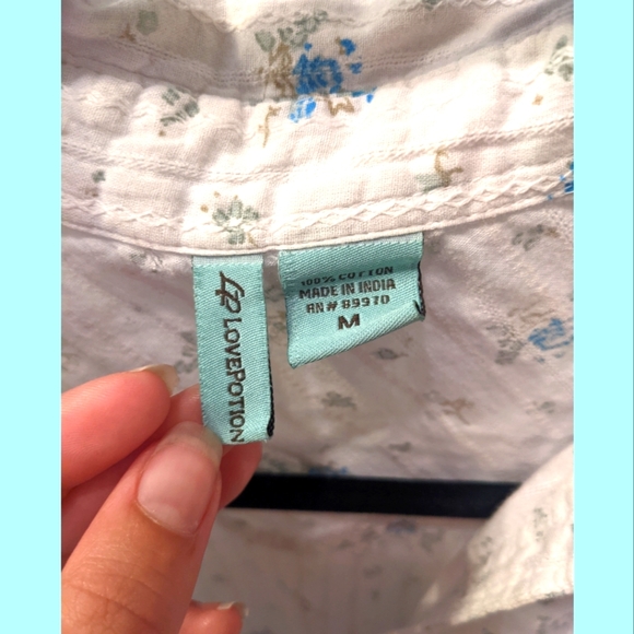 Blue Flower Cowgirl Style Blouse - Picture 2 of 2